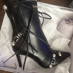 AKIRA AZALEA WANG BROOKLYN BABY STILETTO BOOTIE IN BLACK Size 88